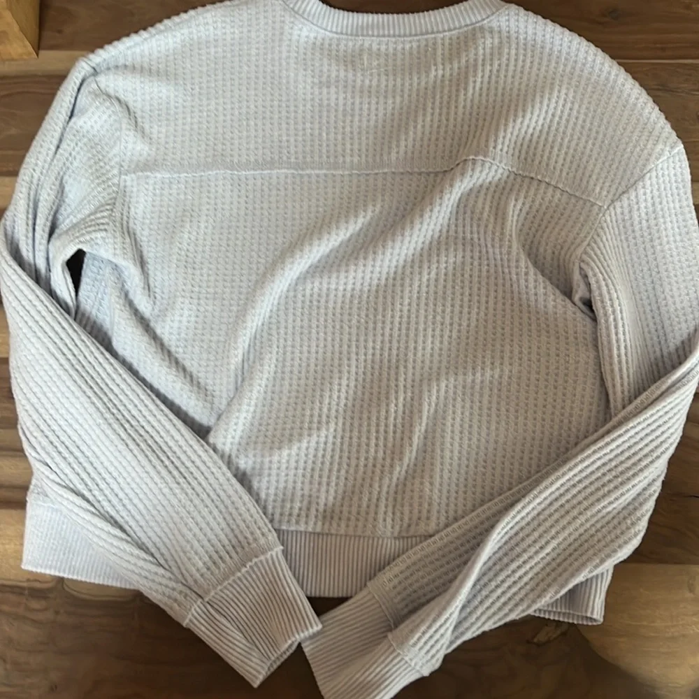 Small Hollister long sleeved crop top - Picture 3 of 3